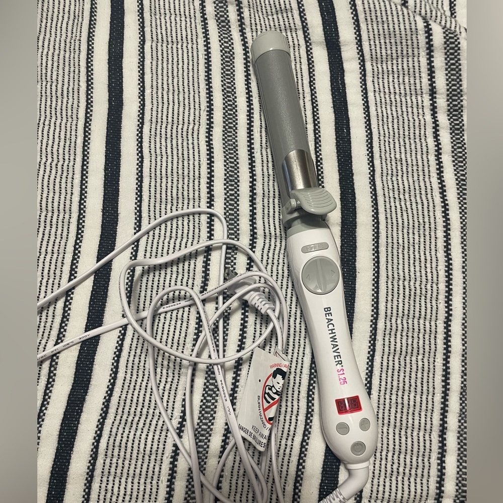 Beachwaver S1.25- used once!